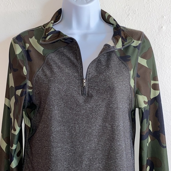 VOGO Athletica 1/4 Zip Colorblock Camo Pullover Workout Top - Picture 3 of 9